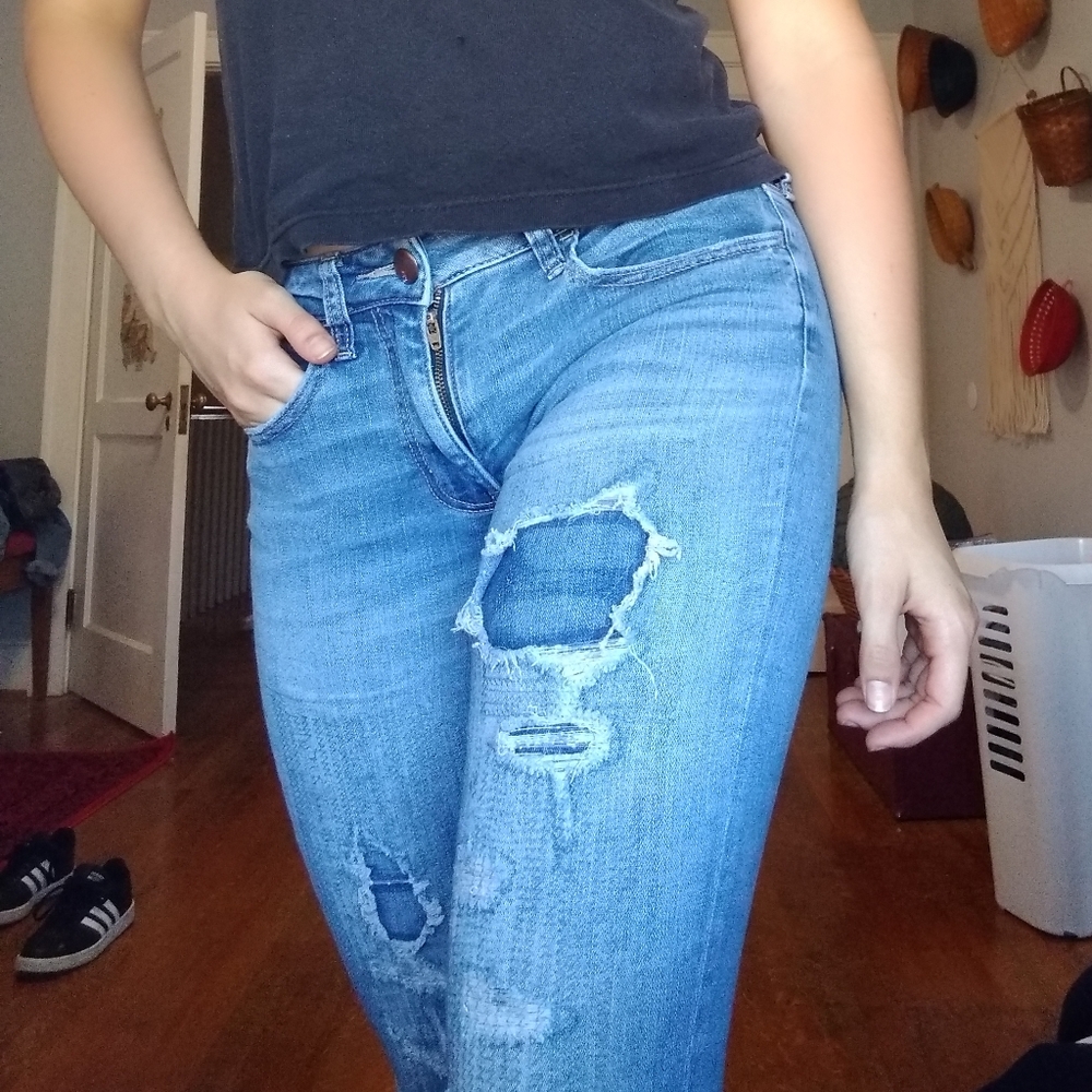 American Eagle Skinny jeans ripped (EUC)